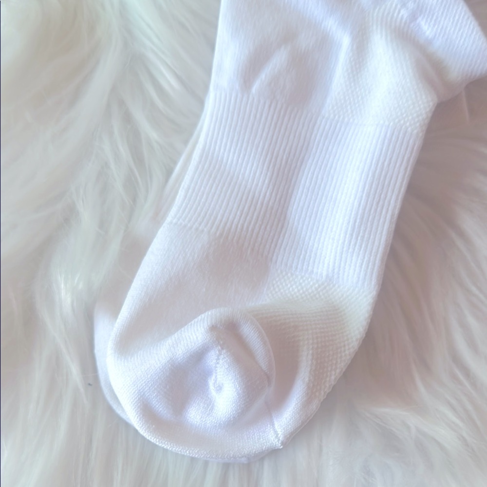 PINK Victoria's Secret White Athletic Socks Low-Cut - Picture 2 of 3